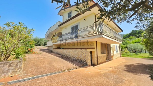 casa indipendente in vendita a Poli in zona Polledrara