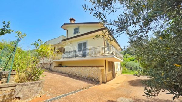 casa indipendente in vendita a Poli in zona Polledrara