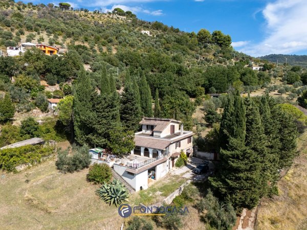 casa indipendente in vendita a Poli