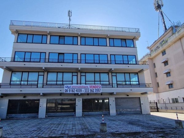 intera palazzina in vendita a Pomezia in zona Santa Palomba