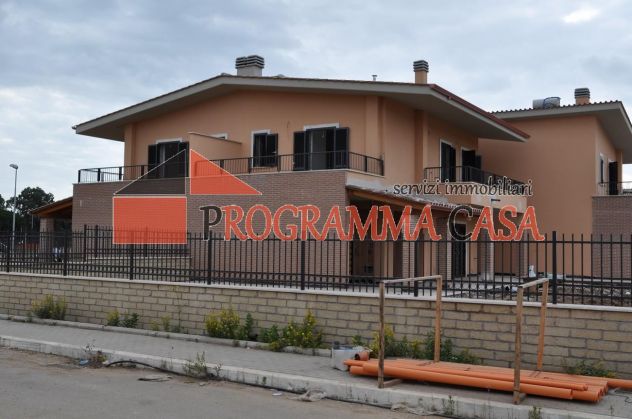 casa indipendente in vendita a Pomezia in zona Colli di Enea