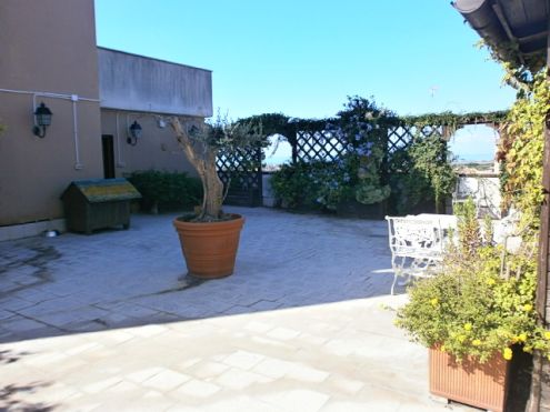 appartamento in vendita a Pomezia in zona Colli di Enea