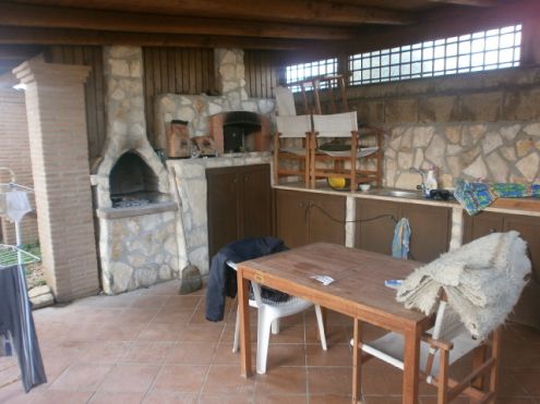 casa indipendente in vendita a Pomezia in zona Torvaianica