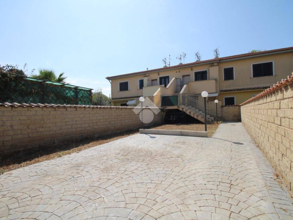 casa indipendente in vendita a Pomezia in zona Campo Jemini