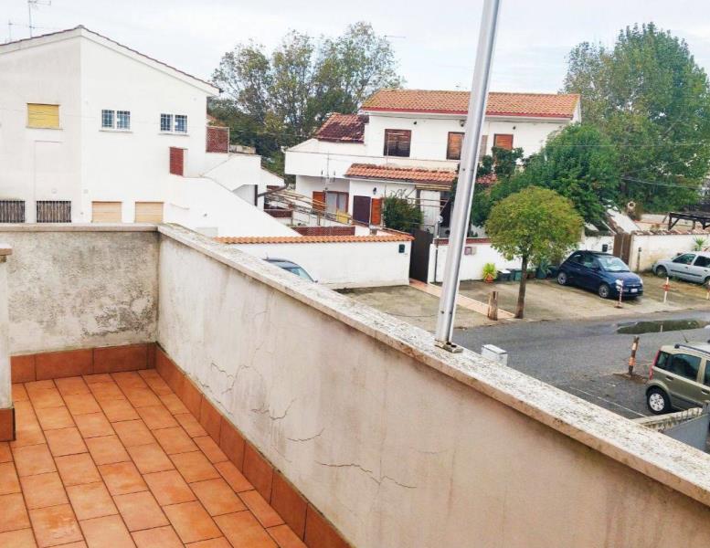 casa indipendente in vendita a Pomezia in zona Torvaianica