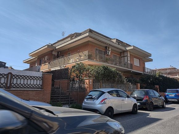 appartamento in vendita a Pomezia in zona Torvaianica