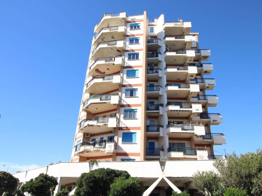 appartamento in vendita a Pomezia in zona Torvaianica