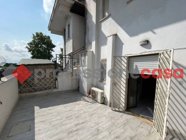 appartamento in vendita a Pomezia in zona Campo Selva