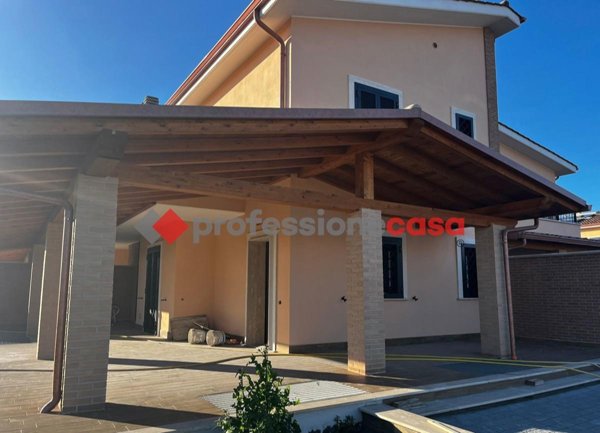 casa indipendente in vendita a Pomezia in zona Viceré