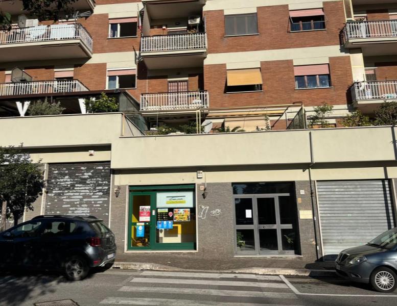 negozio in vendita a Pomezia