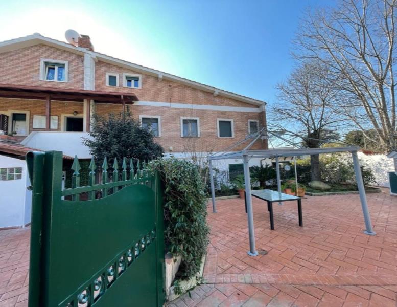 casa indipendente in vendita a Pomezia