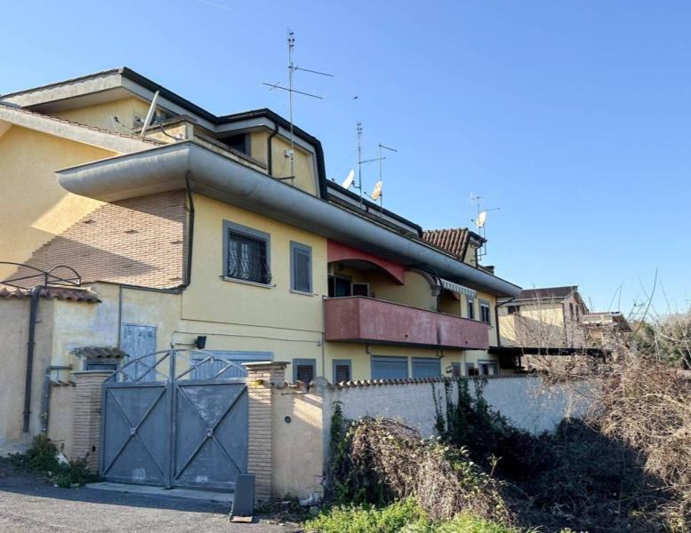 casa indipendente in vendita a Pomezia