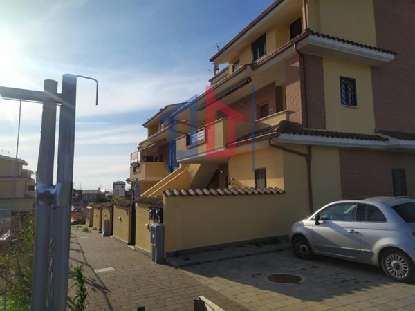 appartamento in vendita a Pomezia in zona Torvaianica Alta