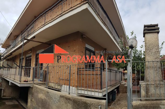 casa indipendente in vendita a Pomezia in zona Torvaianica
