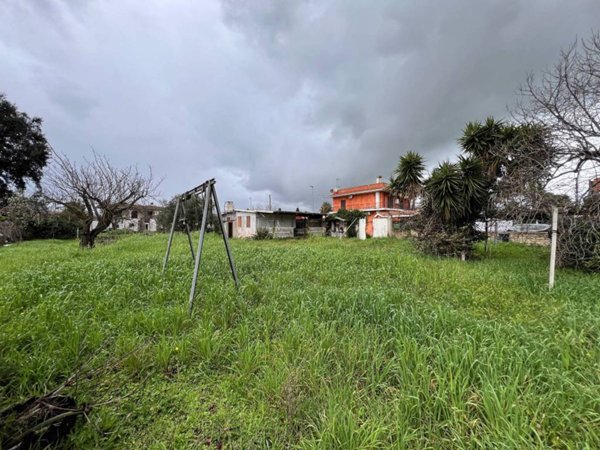 terreno edificabile in vendita a Pomezia in zona Campo Jemini