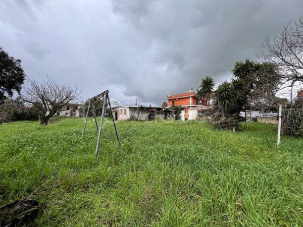 locale di sgombero in vendita a Pomezia in zona Torvaianica