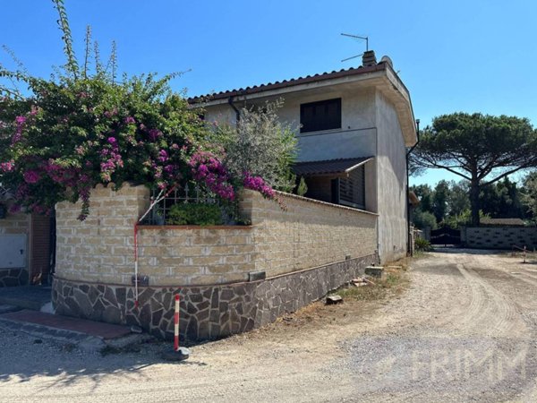 casa indipendente in vendita a Pomezia in zona Santa Procula