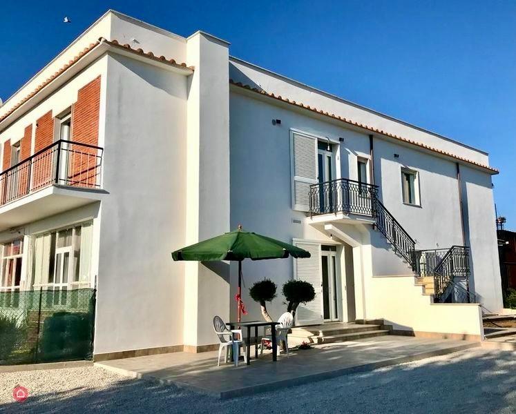 casa indipendente in vendita a Pomezia in zona Santa Palomba