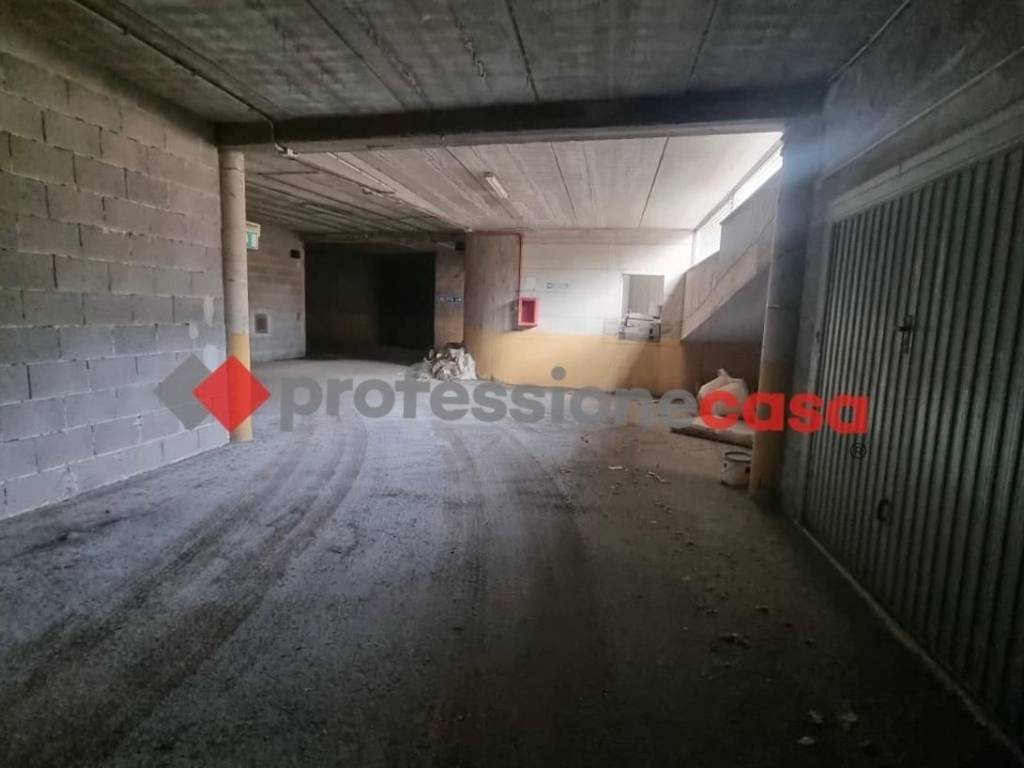 locale di sgombero in vendita a Pomezia