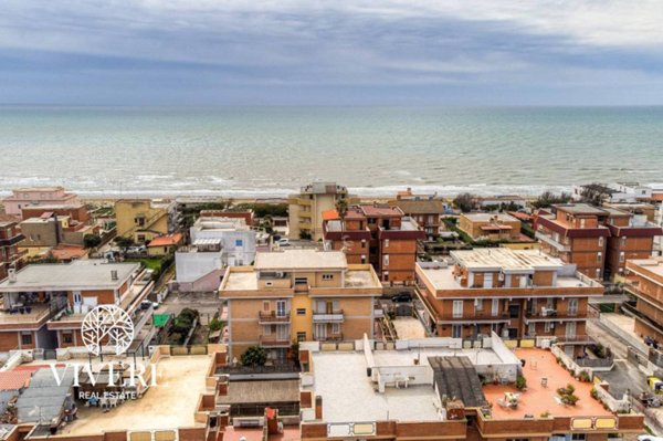 appartamento in vendita a Pomezia in zona Torvaianica