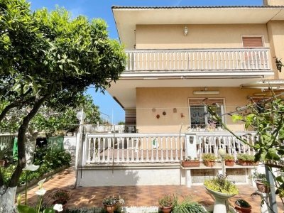 casa indipendente in vendita a Pomezia
