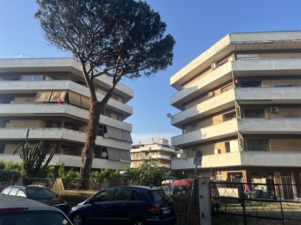 appartamento in vendita a Pomezia in zona Torvaianica