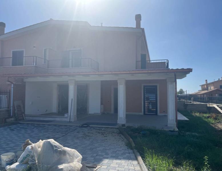 casa indipendente in vendita a Pomezia