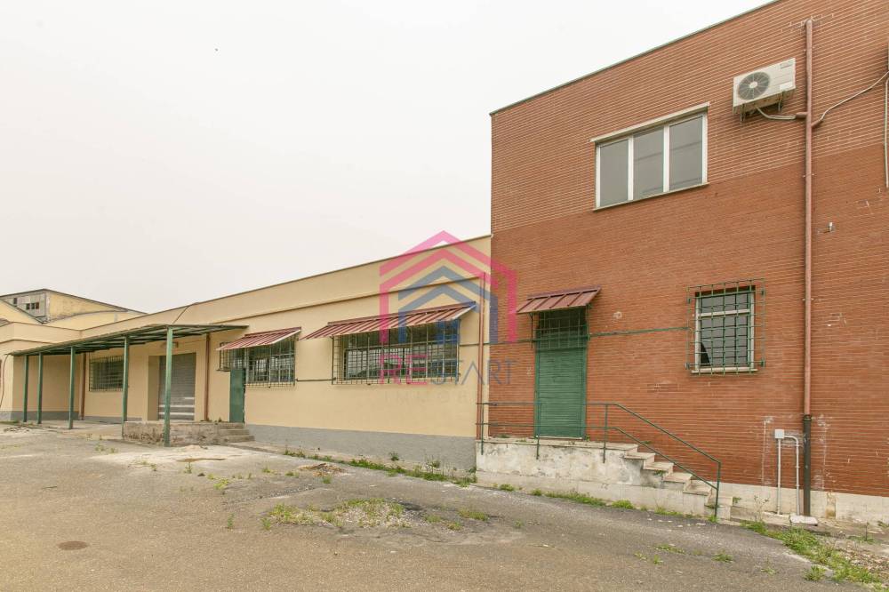locale di sgombero in vendita a Pomezia