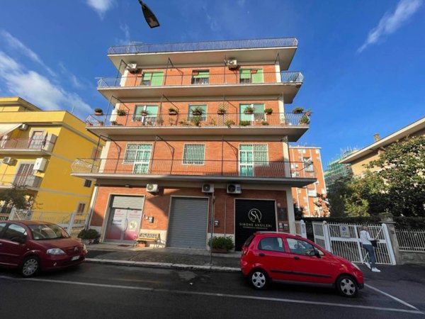 negozio in vendita a Pomezia