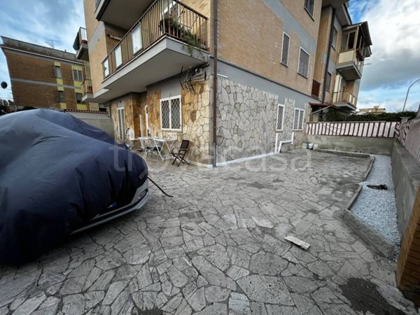 appartamento in vendita a Pomezia in zona Torvaianica