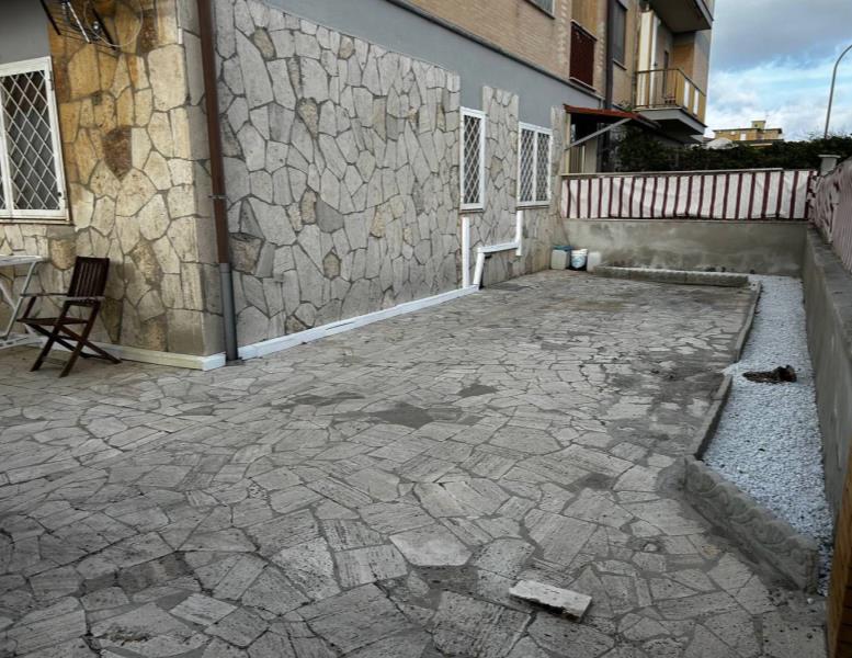 appartamento in vendita a Pomezia in zona Torvaianica