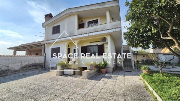 appartamento in vendita a Pomezia in zona Torvaianica Alta