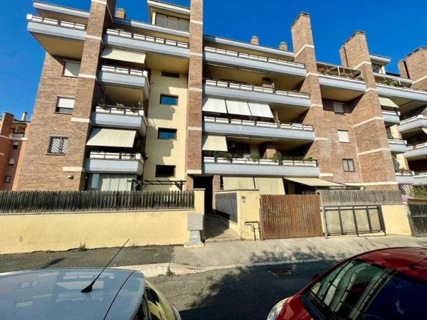 appartamento in vendita a Pomezia in zona Colli di Enea