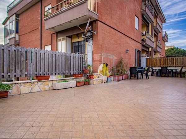 appartamento in vendita a Pomezia in zona Torvaianica