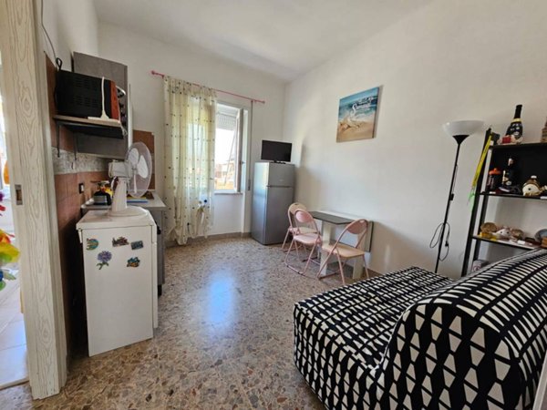 appartamento in vendita a Pomezia in zona Torvaianica