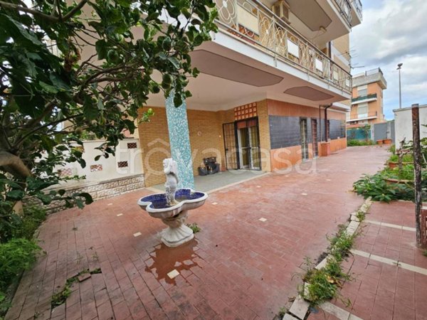 appartamento in vendita a Pomezia in zona Torvaianica