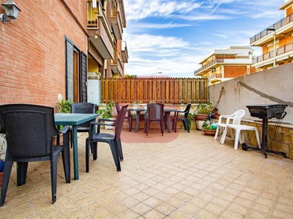 appartamento in vendita a Pomezia in zona Torvaianica