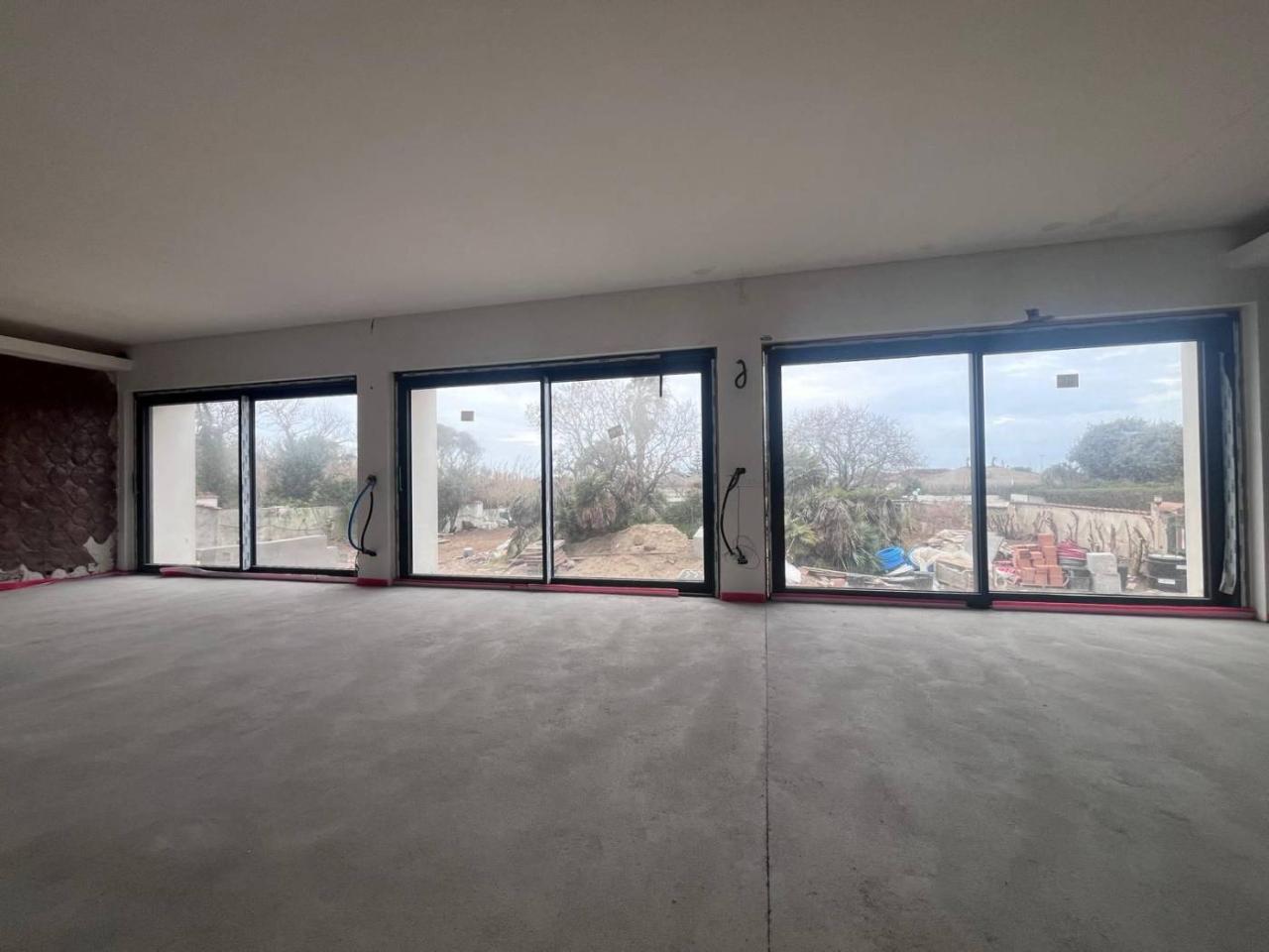 casa indipendente in vendita a Pomezia in zona Torvaianica