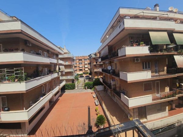appartamento in vendita a Pomezia in zona Torvaianica
