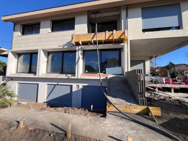 casa indipendente in vendita a Pomezia in zona Torvaianica