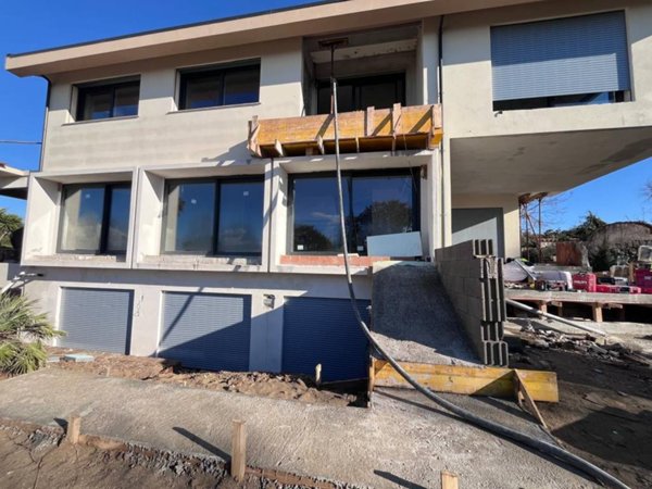 casa indipendente in vendita a Pomezia in zona Torvaianica