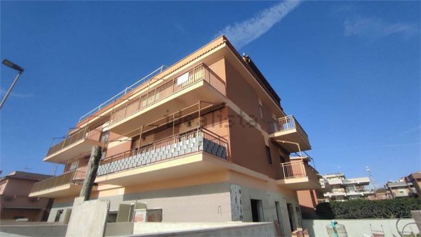 appartamento in vendita a Pomezia in zona Torvaianica