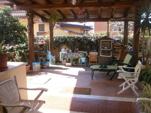 casa indipendente in vendita a Pomezia in zona Campo Ascolano