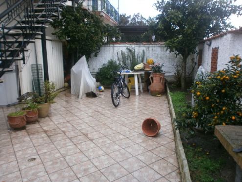 appartamento in vendita a Pomezia in zona Campo Ascolano