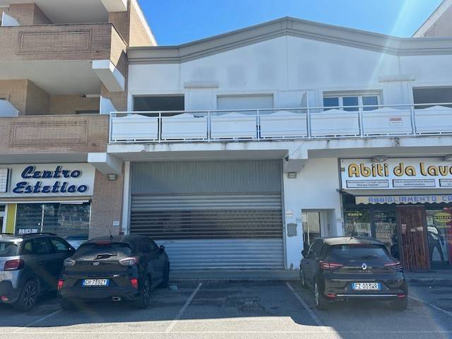 ufficio in vendita a Pomezia in zona Santa Procula
