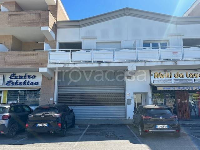 ufficio in vendita a Pomezia in zona Santa Procula