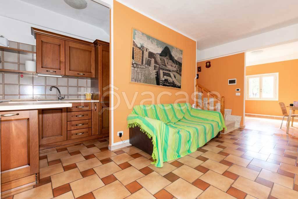casa indipendente in vendita a Pomezia in zona Torvaianica