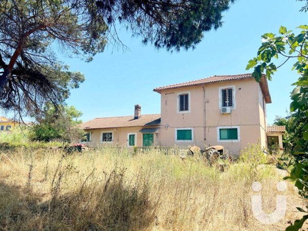 casa indipendente in vendita a Pomezia in zona Colli di Enea