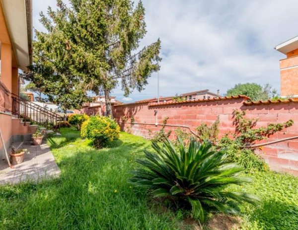 casa indipendente in vendita a Pomezia in zona Campo Jemini
