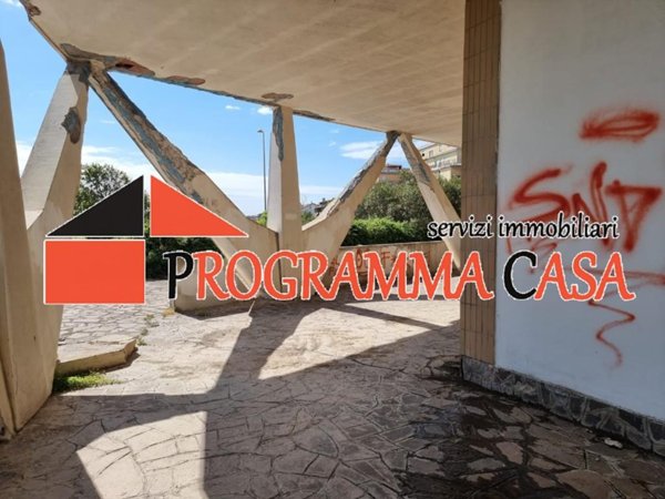 appartamento in vendita a Pomezia in zona Torvaianica Alta